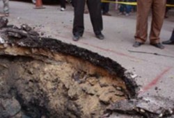 هبوط أرضى مفاجئ بطريق «بهتيم – شبرا الخيمة»