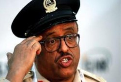 بالفيديو المعتوه ضاحي خلفان يهزي بكلمات غير مفهومة " فيما يبدوا أنه سكران "