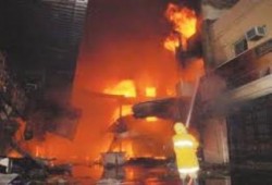 مصرع طفلة فى حريق ضخم بوحدة سكنية فى السويس
