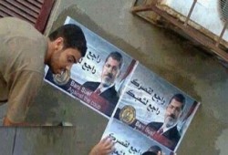 شباب الاسكندرية يغرقون شوارع الاسكندرية بالاف الملصقات