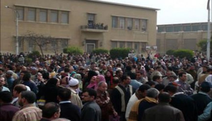 تواصل اعتصام عمال "سينكو" وسط محاولات لفضه بالقوة