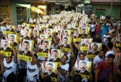 سلاسل بشرية ومسيرات لرافضي الانقلاب ضد تنصيب الـ#