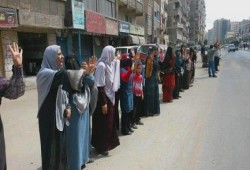 الاسكندرية  :  سلاسل بشرية ضد الانقلاب رغم القمع والقبضة الامنية والثوار يهتفون ضد العسكر