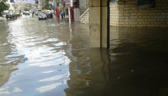 بداية عصر قائد الانقلاب .. ازمة مروري بسموحة نتيجة انفجار أحد خطوط مياه الشرب