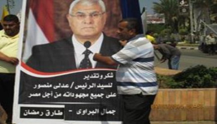 محافظ بورسعيد يفتتح ميدان "عدلي منصور".. لوحده!