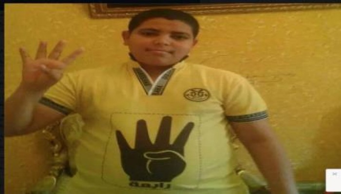 ميليشيات الانقلاب بالإسماعيلية تعتقل طفلا لحيازته شارة رابعة على هاتفه المحمول