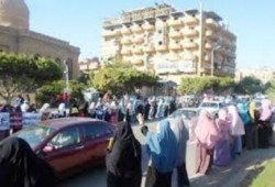 الجيزة : ثوار الهرم ينظمون سلسلة بشرية رفضا لتصنيب قائد الانقلاب