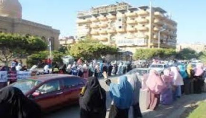 الجيزة : ثوار الهرم ينظمون سلسلة بشرية رفضا لتصنيب قائد الانقلاب
