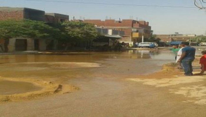 بالصور : غرق المنازل بمنطقة كيما بأسوان.. والإهمال سيد الموقف
