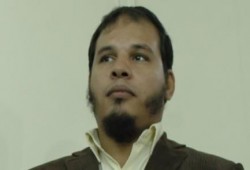 بالصور.. الأمن يقتحم منزل الناشط خالد حربي ويدمر محتوياته حتى أسرة الأطفال