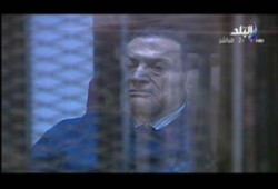على هامش تنصيب السفاح.. ملك البحرين يزور مبارك في المستشفى