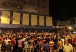 البحيرة - بالصور : وقفة ليلية لـ"ثوار كفر الدوار" تحت شعار تجديد الثقة بشرعية الرئيس "مرسي