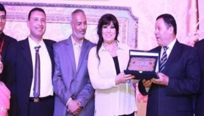 للمرة الثانية في دولة العـ**.. تكريم جديد للراقصة "فيفي عبده" من محافظ دمياط