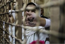 اعتداءات جنسية على طلاب وفتيات وأطفال معتقلين بمصر