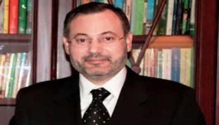 منصور : السيسي يعد "قصر ألف ليلة وليلة" للاختباء