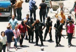 بعد استيلاء الانقلاب على بضائعهم باعة الإسكندرية: "تتشل الأيادي"