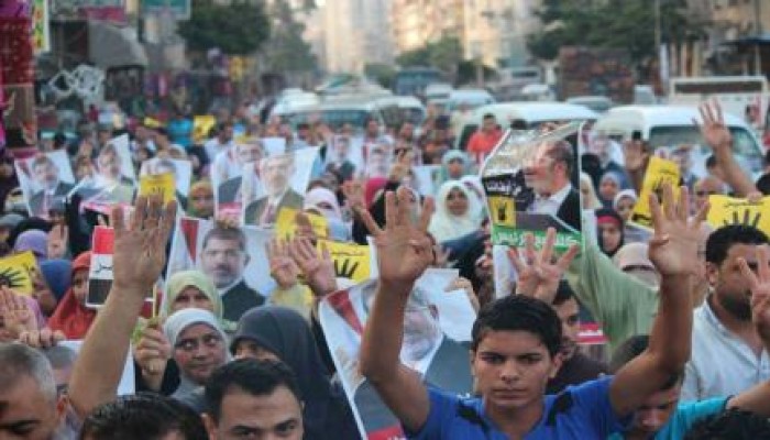الاسكندرية - بالصور : مسيرة حاشدة ضد الانقلاب لثوار الرمل و الأهالي يردون التحية للثوار