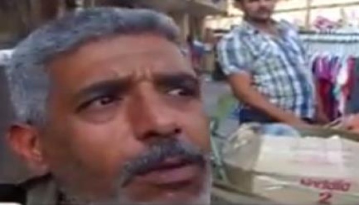 بالفيديو مؤيدي الخائن يصرخون..باعة الطرق للسيسي : انتخبناك ورقصنالك وتاني يوم خربت بيتنا