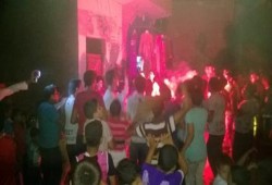 الجيزة - بالصور : أولتراس نهضاوي يشعل ثورة "كفر حجازي" بالشماريخ و الهتافات الثورية