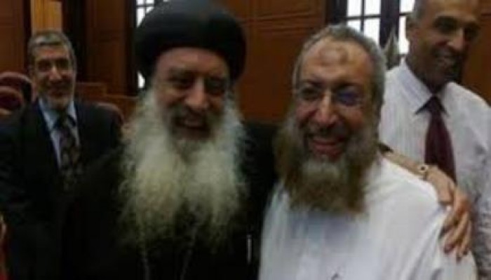 بالفيديو  شاب جرىء يلقن برهامى درس " انت تؤيد الراقصات والفسده وتؤيد قتل المسلمين