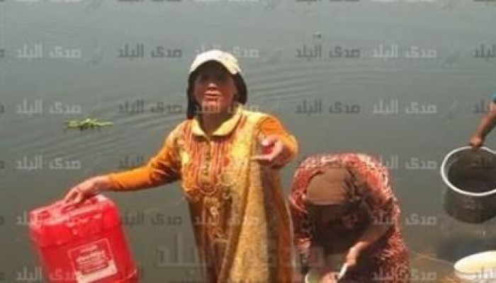 بالفيديو : في عهد السفاح عزبة السودة بالدقهلية  بلا مياه منذ 3 شهور