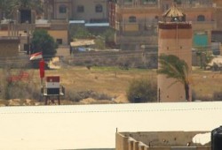 جيش الانقلاب يضع رايات حمراء على حدود غزة