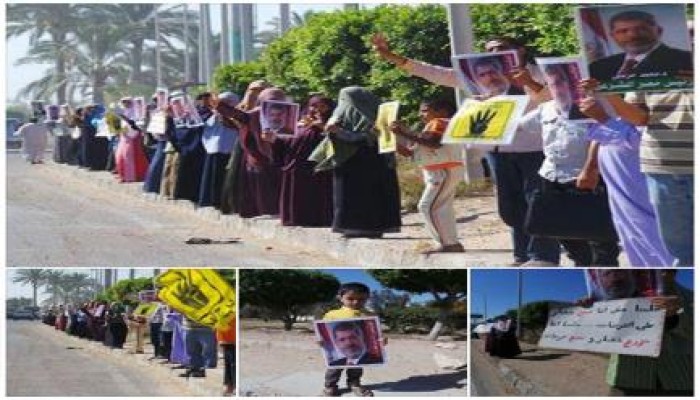 الاسكندرية - بالصور : ثوار برج العرب ينظمون سلسلة بشرية في الذكري العاشرة لمجزرة فض رابعة