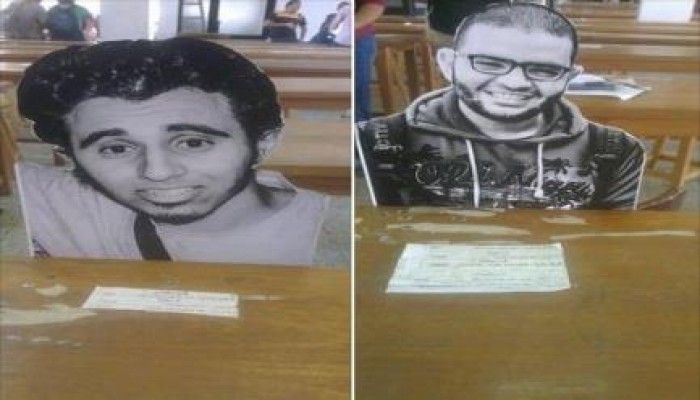 بالصور:طلاب هندسةالقاهرة يضعون مجسمات بالحجم الطبيعي داخل قاعة الامتحان لزملائهم المعتقلين