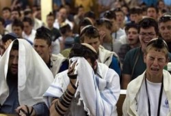 ننشر بالصور بكاء حاد من اليهود بسبب فشل الصهاينة إعادة المخطوفين
