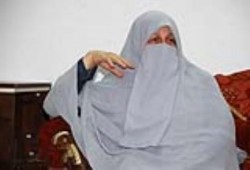 أم الزهراء عزه توفيق ... تعلق علي التحفظ على محلات زاد وسعودى