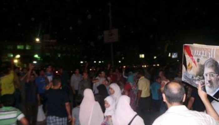 القاهرة - بالصور : مدينة نصر تثور بمسيرة ليلة ضد الانقلاب و صور الرئيس مرسي تتصدر المسيرة