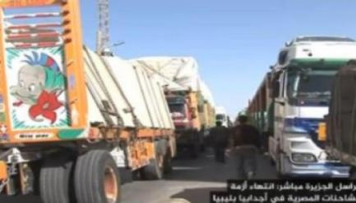 مسلحون ليبيون يحتجزون أكثر من 20 شاحنة مصرية