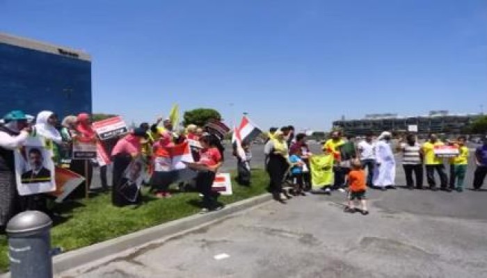 فيديو.. الجالية المصرية تتظاهر ضد انحياز أوباما للانقلاب أثناء خطابه بجامعة كاليفورنيا