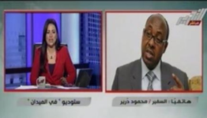 بالفيديو : مذيعة مصرية تغلق الهاتف بوجه السفير الإثيوبي