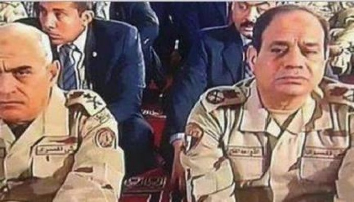 أحمد منصور لـ "صدقي صبحي": السيسي سيتخلص منك قريبا.. وراجع تاريخ الانقلابات بالعالم العربي