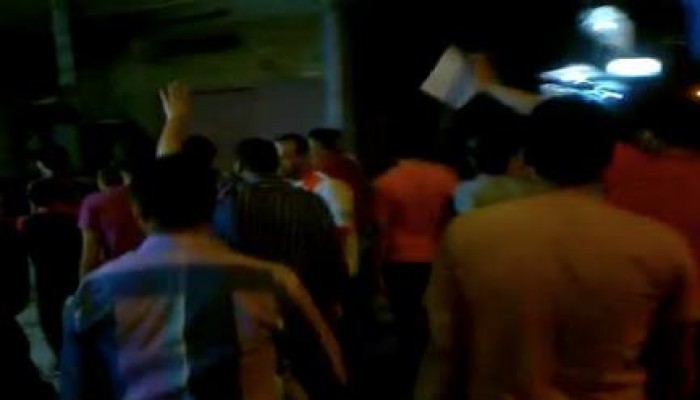 مسيرة ليلية بالإسماعيلية توزع ورقات الصلاة علي النبي وتدعوا لـ3يوليو