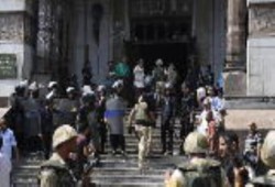 امن الانقلاب يطلق الغاز و الخرطوش أثناء خطبة الجمعة علي المصلين بالاسكندرية