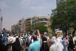 ثوار التجمع الخامس ينظمون مسيرة حاشدة بالقرب من منزل الرئيس