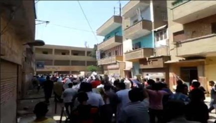 ثوار الحوامدية يتحدون إغلاق المساجد بمسيرة حاشدة