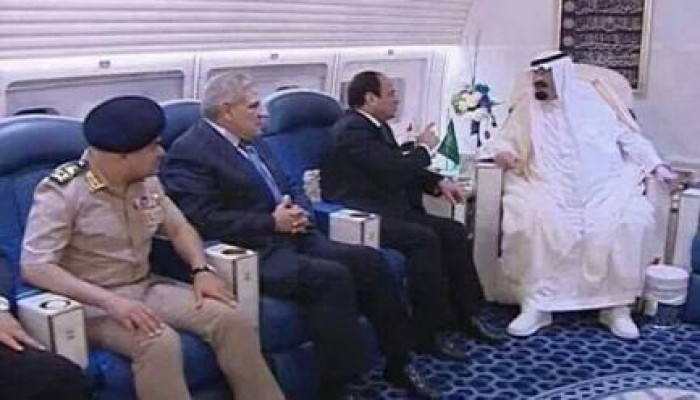 التحالف: لقاء العاهل السعودي بالسيسي على متن الطائرة مهين