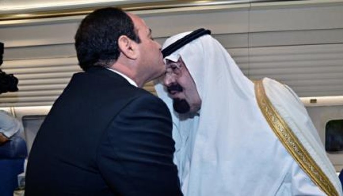 فيديو.. تقرير نارى من "الجزيرة" عن فضيحة إهانة ملك السعودية للسيسى فى الطائرة