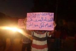 بالفيديو.. تظاهرة مسائية بالشموع تنديداً بفساد العسكر في بني سويف