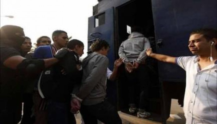 طلاب الأزهر يتعرضون للتعذيب بطرة بعد الحكم عليهم بـ 7 سنوات