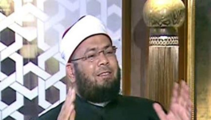 الصغير: الصلاة على النبي فريضة ومن يطاردها يسعى للفتنة