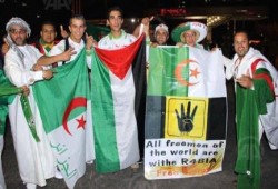 البرازيل - بالصور:جمهور الجزائر يرفع أعلام رابعة بعد فوز منتخبها في كأس العالم بـ "رباعية"