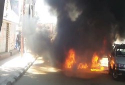 بالصور : مجهولون يشعلون النيران أمام مبنى أمن الدولة بالزقازيق