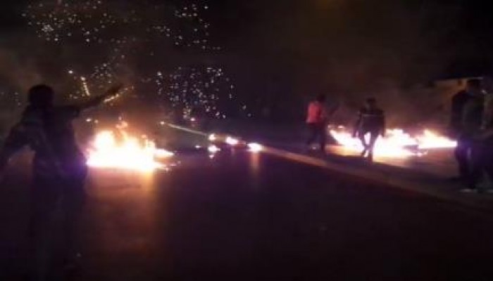 فيديو.. تواصل عمليات القطع الثوري للطرق احتجاجا علي أحكام الإعدام وجرائم الانقلاب