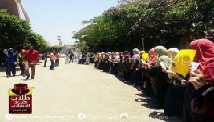 وقفة لطلاب ضد الانقلاب "علاج طبيعي " بجامعة القاهرة تنديداً باعتقال زملائهم