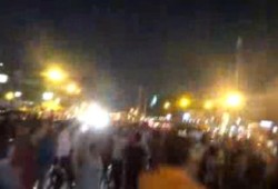 فيديو.. مسيرة مفاجئة لشباب ضد الانقلاب أمام قصر الاتحادية