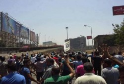 بالفيديو .. مسيرة حاشدة "مفاجئة" بالقرب من ((ميدان التحرير)) "سنحيا كراما"
